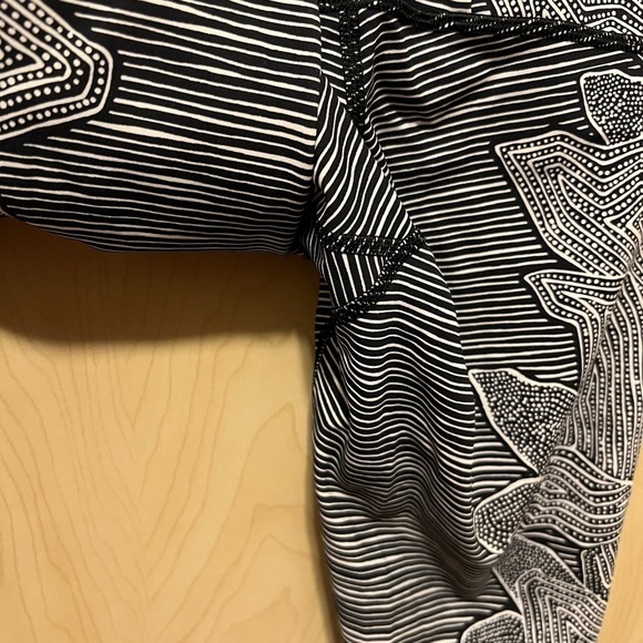 Lululemon Dottie tribe leggings - Picture 4 of 5